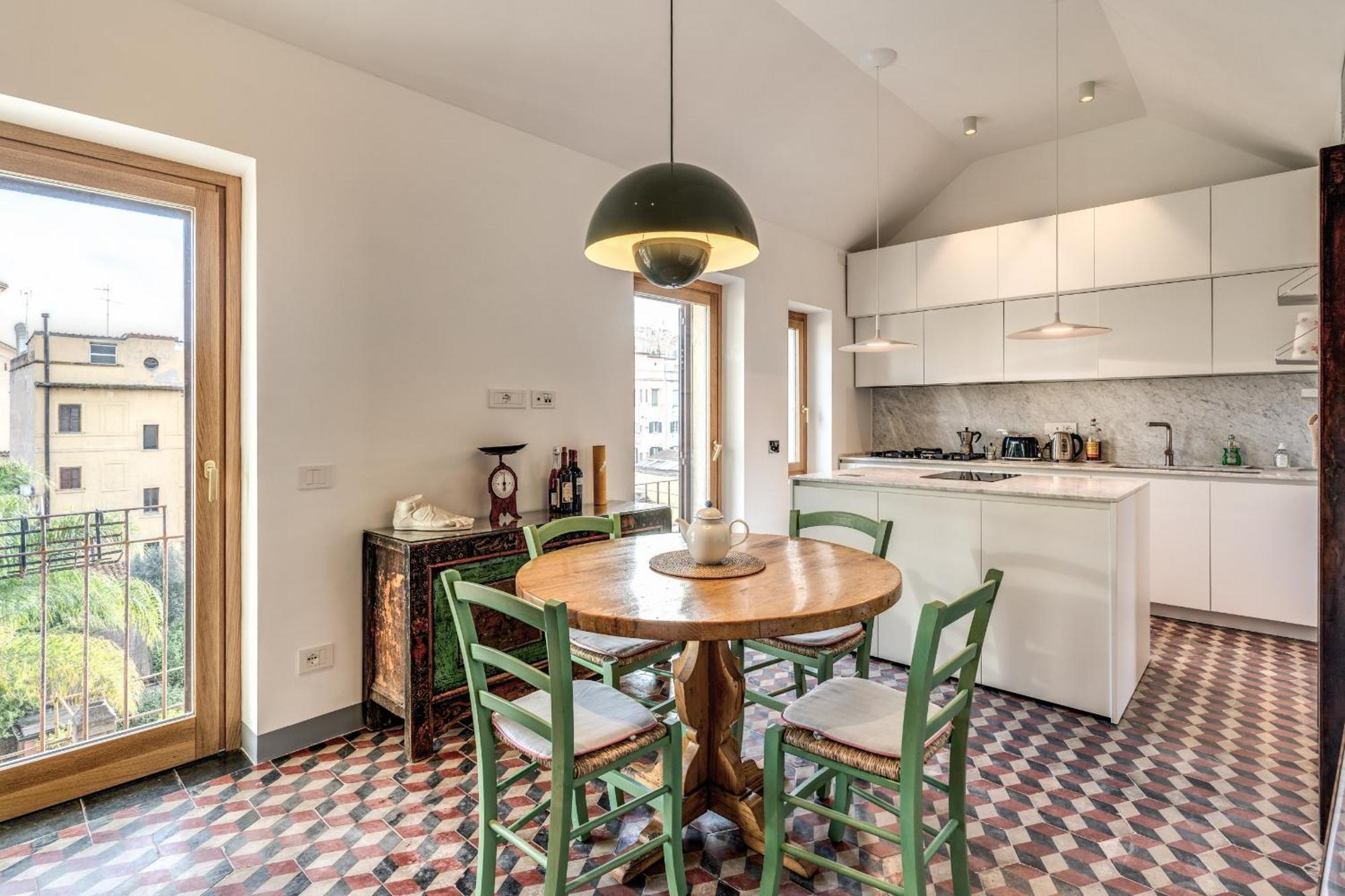 Trastevere Outstanding 4 Bedroom Terraced Apartment *