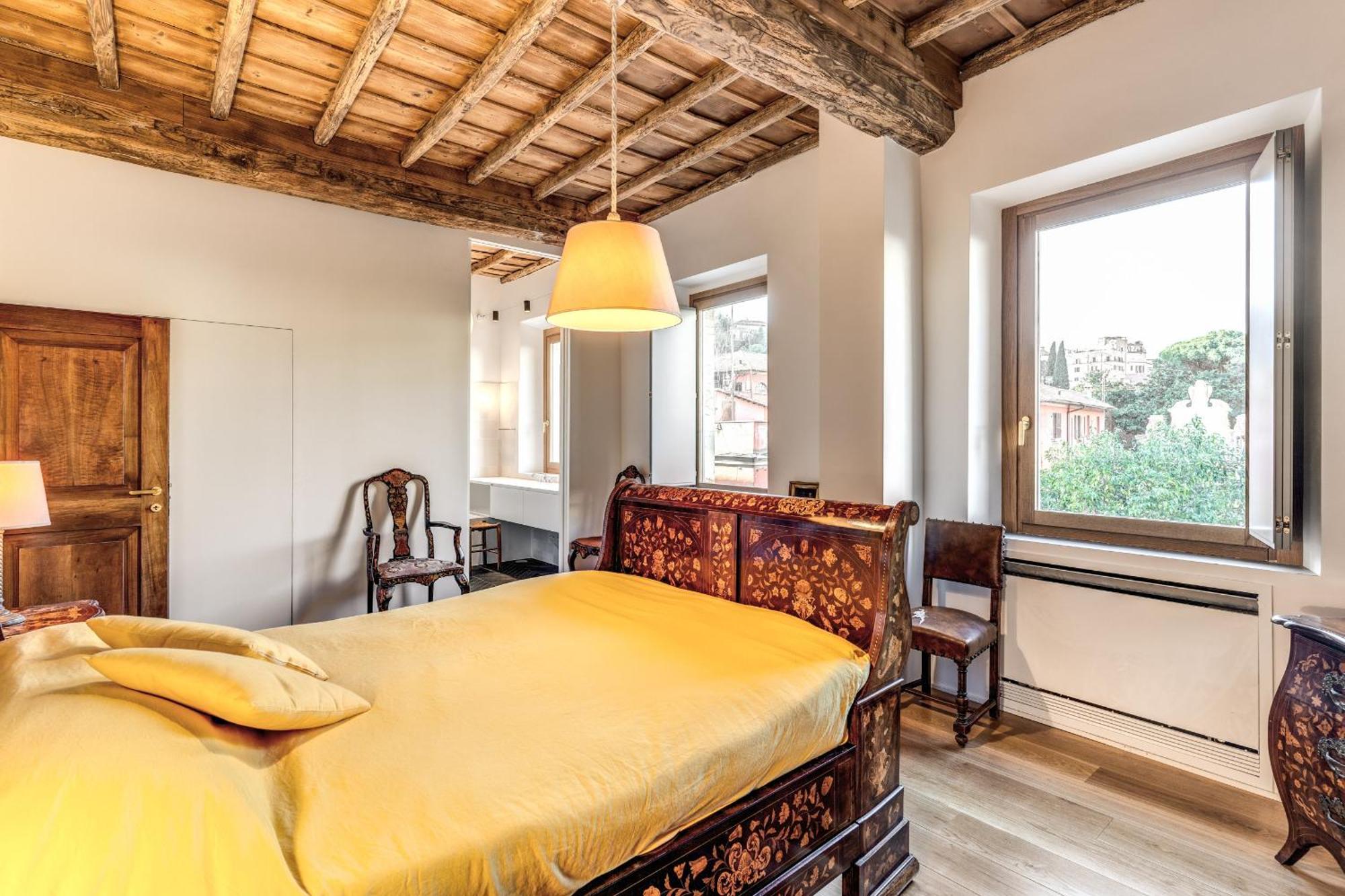 Trastevere Outstanding 4 Bedroom Terraced Apartment *
