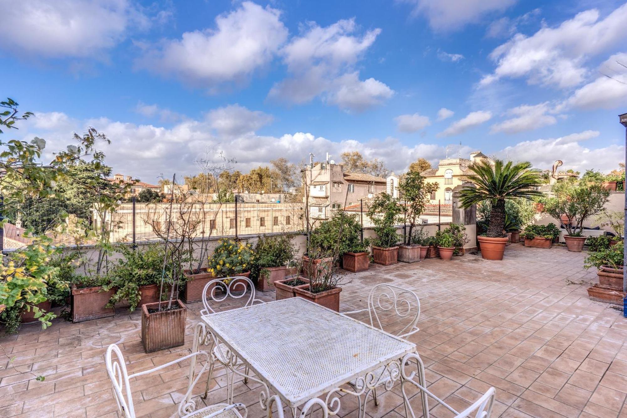 Trastevere Outstanding 4 Bedroom Terraced Apartment Rom