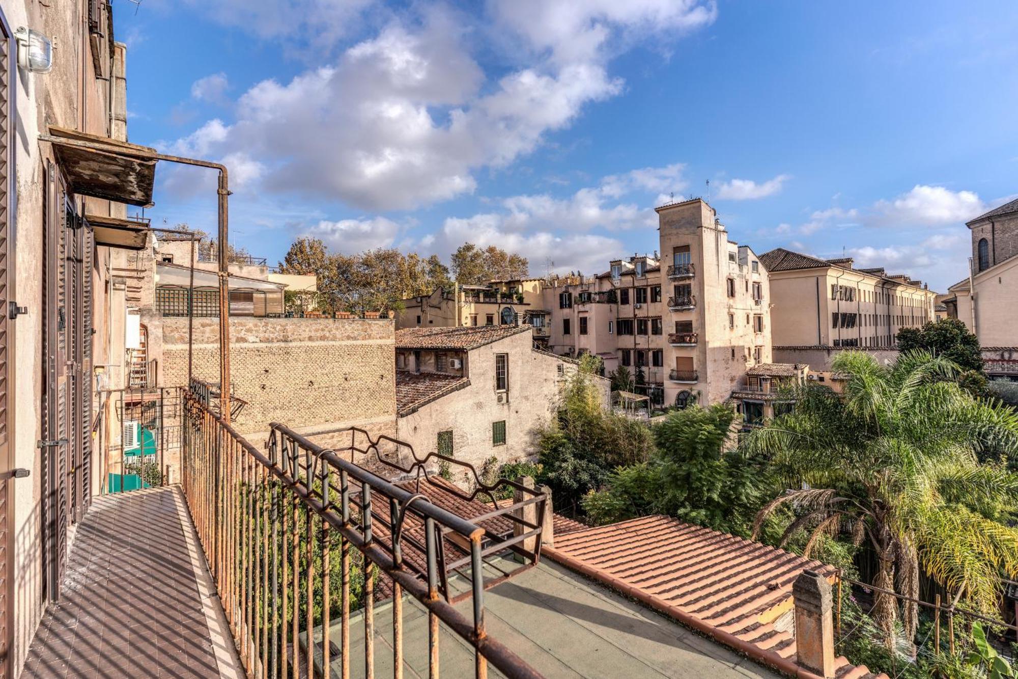 Trastevere Outstanding 4 Bedroom Terraced